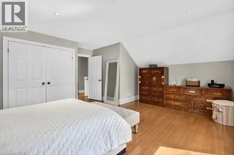 3312 Lakeland Crescent Burlington ON L7N 1B8