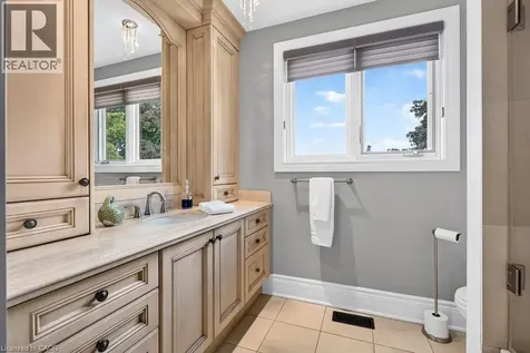 3312 Lakeland Crescent Burlington ON L7N 1B8