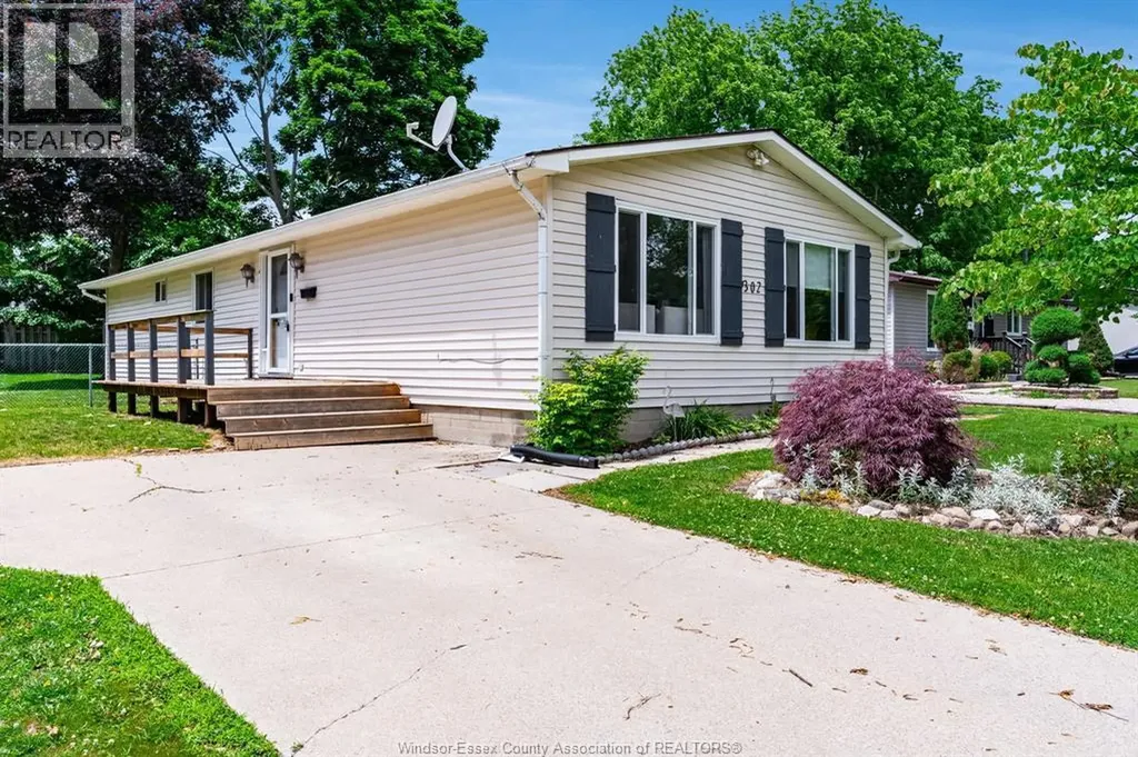 302 Summerset Avenue Kingsville ON N9Y 2B9