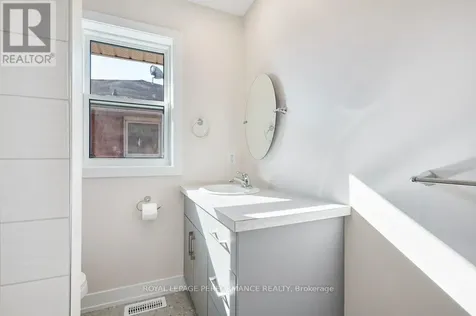 624 Clarke Avenue Ottawa ON K1K 0Y7