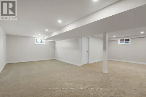 624 Clarke Avenue Ottawa ON K1K 0Y7