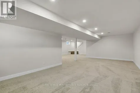 624 Clarke Avenue Ottawa ON K1K 0Y7
