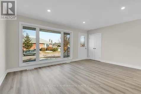 624 Clarke Avenue Ottawa ON K1K 0Y7