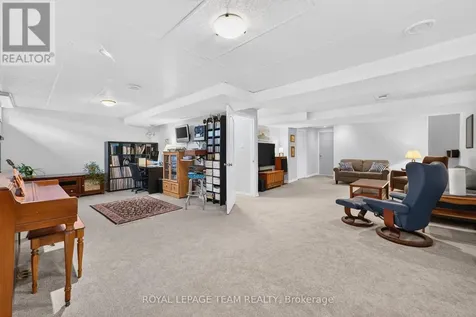 14 Wynridge Place Ottawa ON K2M 2S9