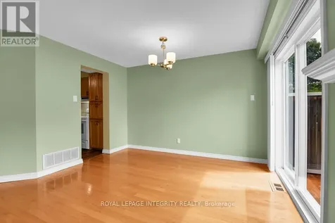 6176 Oak Meadows Drive Ottawa ON K1C 7G8