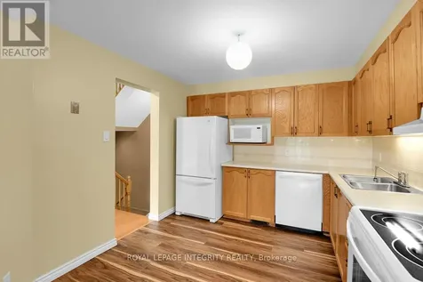 6176 Oak Meadows Drive Ottawa ON K1C 7G8