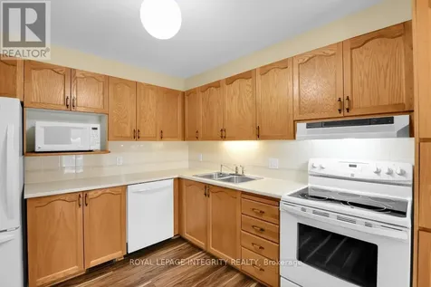 6176 Oak Meadows Drive Ottawa ON K1C 7G8