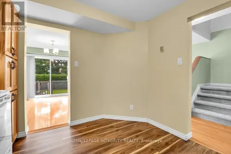 6176 Oak Meadows Drive Ottawa ON K1C 7G8