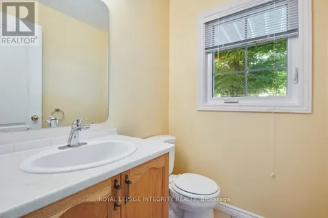 6176 Oak Meadows Drive Ottawa ON K1C 7G8