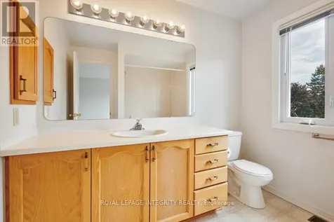 6176 Oak Meadows Drive Ottawa ON K1C 7G8