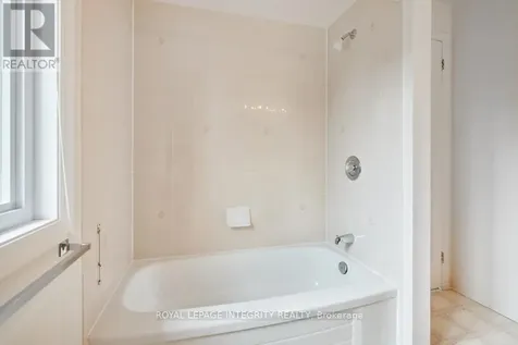 6176 Oak Meadows Drive Ottawa ON K1C 7G8