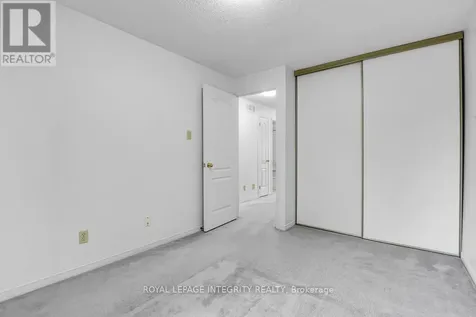 6176 Oak Meadows Drive Ottawa ON K1C 7G8
