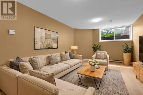 6176 Oak Meadows Drive Ottawa ON K1C 7G8