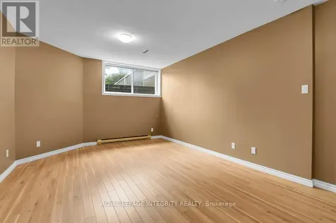 6176 Oak Meadows Drive Ottawa ON K1C 7G8