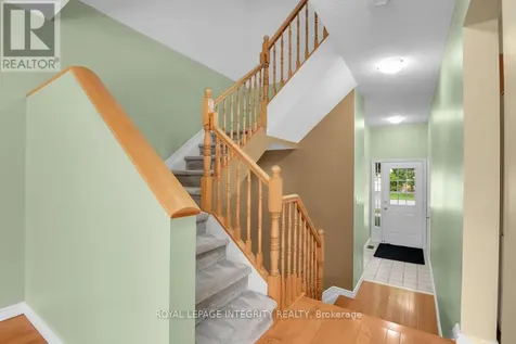 6176 Oak Meadows Drive Ottawa ON K1C 7G8