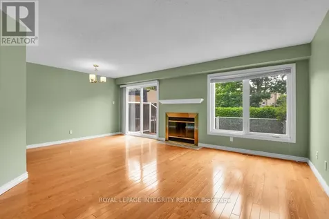 6176 Oak Meadows Drive Ottawa ON K1C 7G8