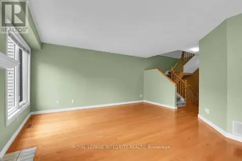 6176 Oak Meadows Drive Ottawa ON K1C 7G8