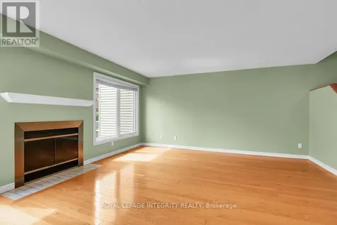 6176 Oak Meadows Drive Ottawa ON K1C 7G8