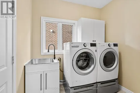 2045 Rosemount Crescent Oakville (wm Westmount) ON L6M 3P5