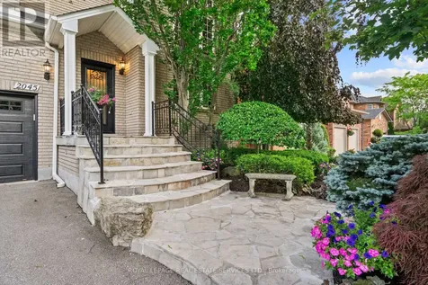 2045 Rosemount Crescent Oakville (wm Westmount) ON L6M 3P5