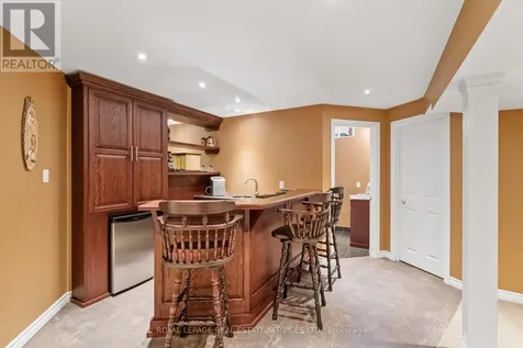 2045 Rosemount Crescent Oakville (wm Westmount) ON L6M 3P5
