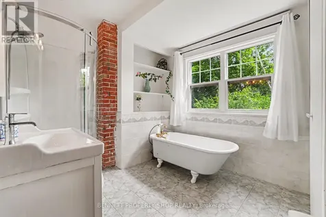 289 Crichton Street Ottawa ON K1M 1W3