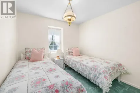 15 Glenview Crescent Perth ON K7H 2L1
