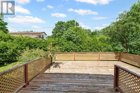 15 Glenview Crescent Perth ON K7H 2L1