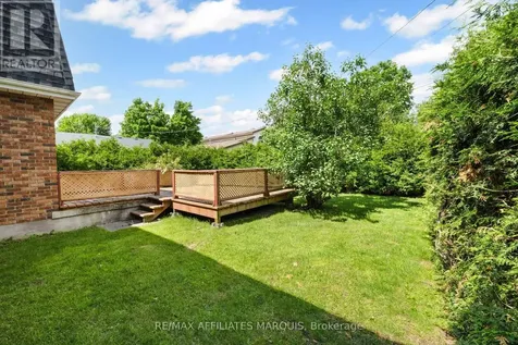 15 Glenview Crescent Perth ON K7H 2L1
