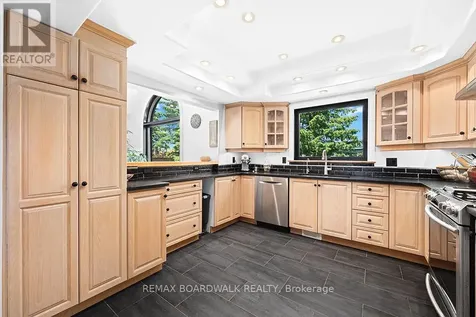 1560 Montcerf Court Ottawa ON K1C 4Z4