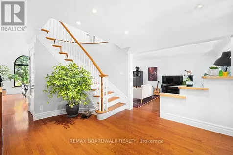 1560 Montcerf Court Ottawa ON K1C 4Z4