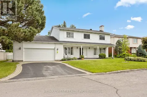 1758 Rhodes Crescent Ottawa ON K1H 5T2
