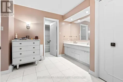 1758 Rhodes Crescent Ottawa ON K1H 5T2