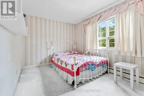 1758 Rhodes Crescent Ottawa ON K1H 5T2