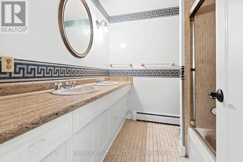 1758 Rhodes Crescent Ottawa ON K1H 5T2