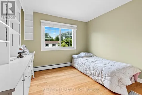 1758 Rhodes Crescent Ottawa ON K1H 5T2