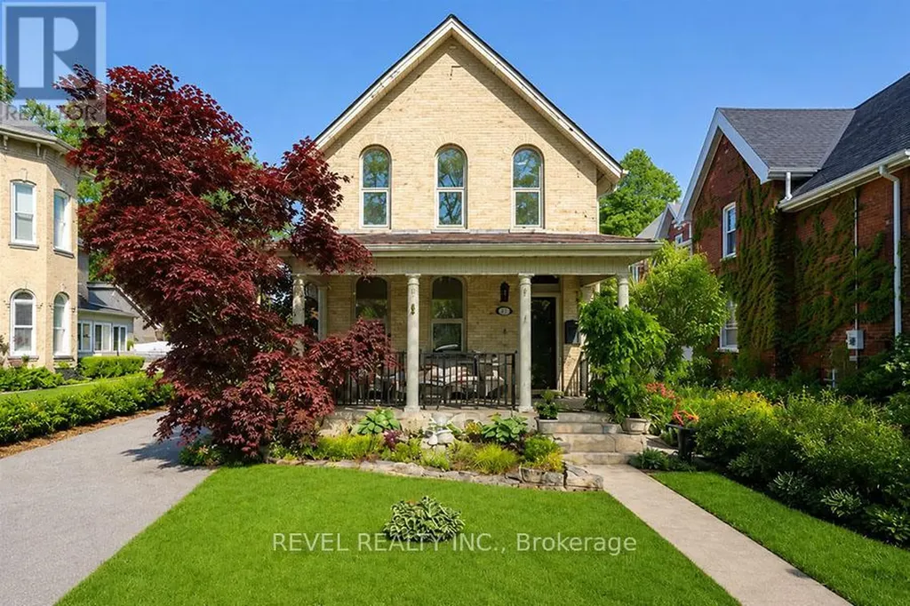 11 Chestnut Avenue Brantford ON N3T 4B9