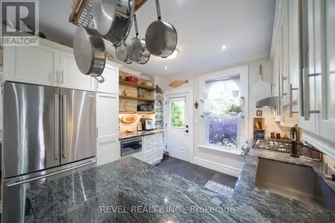 11 Chestnut Avenue Brantford ON N3T 4B9