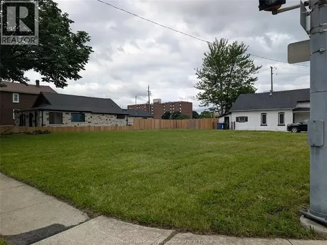 585 Chatham Street East Windsor ON N9A 2X4