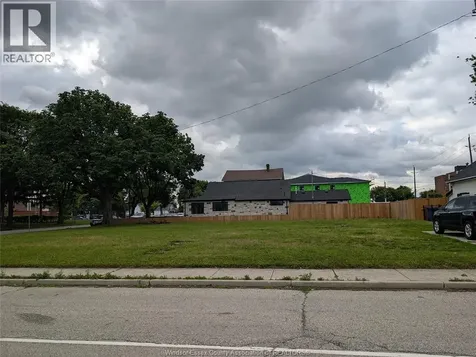 585 Chatham Street East Windsor ON N9A 2X4