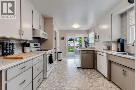 21 Prospect Street Kingsville ON N9Y 1M6