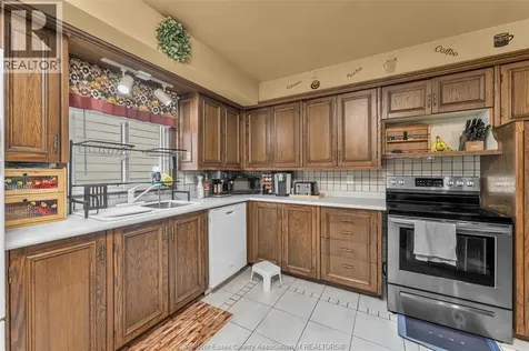 3230 Forest Glade Windsor ON N8R 1X3
