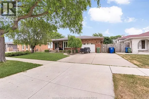 3230 Forest Glade Windsor ON N8R 1X3