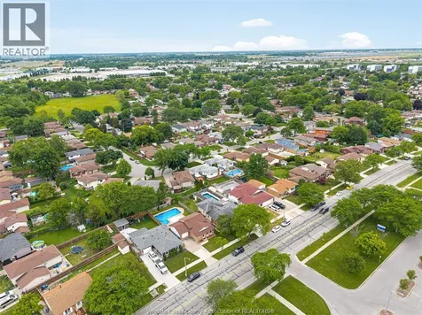 3230 Forest Glade Windsor ON N8R 1X3