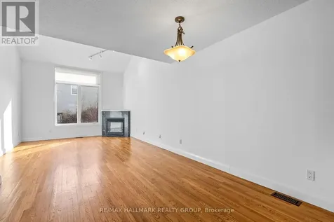 988 Lucille Way Ottawa ON K4A 4J2