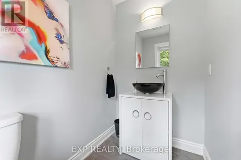 979 Admiral Avenue Ottawa ON K1Z 6L8