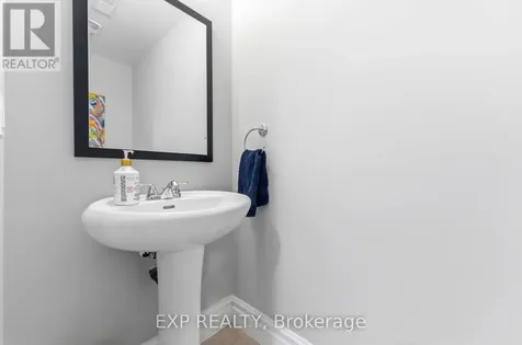 979 Admiral Avenue Ottawa ON K1Z 6L8
