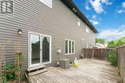 979 Admiral Avenue Ottawa ON K1Z 6L8