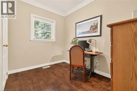 277 Normanhurst Avenue Hamilton ON L8H 5N3