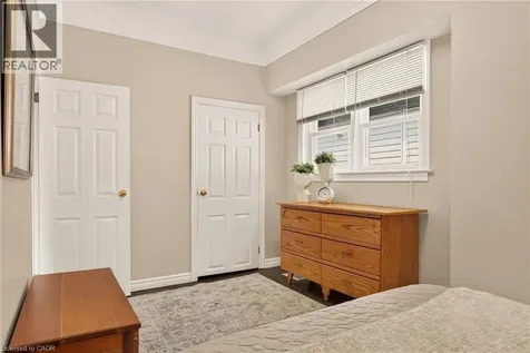 277 Normanhurst Avenue Hamilton ON L8H 5N3